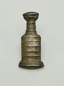 STANLEY CUP TROPHY - NHL HOCKEY LAPEl PIN VINTAGE - Bild 1 von 5