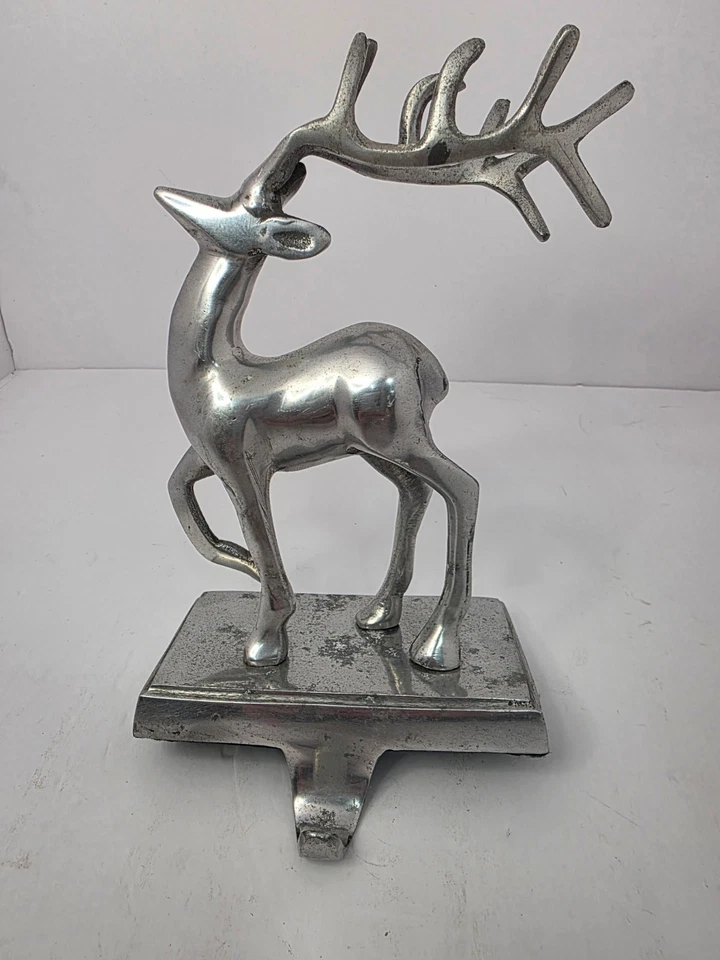 "Soporte para colgar medias de Navidad de reno de metal plateado 8 1/2"" X 5 3/4""" Foto 1 de 3
