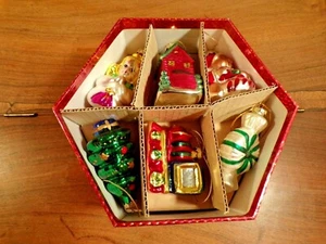 Set mit zwölf (12) verschiedenen Glas Urlaub Weihnachtsbaum Ornamenten mit Box - Bild 1 von 5