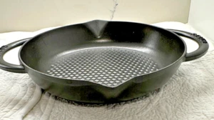 STAUB GUSSEISEN 10 ZOLL RUNDE GRILLPFANNE MIT GRIFFPADS IN BASILGRÜN - Bild 1 von 7