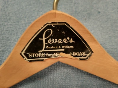 Tienda vintage de madera Levee's Gaylord & Williams para HOMBRES y NIÑOS Foto 1 de 4
