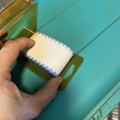 Cinta para artes de ocio cinta a punto de cruz 1 yarda x 2 pulgadas PLUS lupa Foto 1 de 3