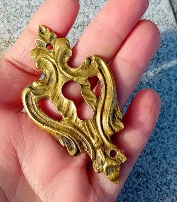 ANCIENNE ENTRÉE DE CLÉ SERRURE  DE MEUBLE en bronze ou laiton   N°9C - Photo 1/4