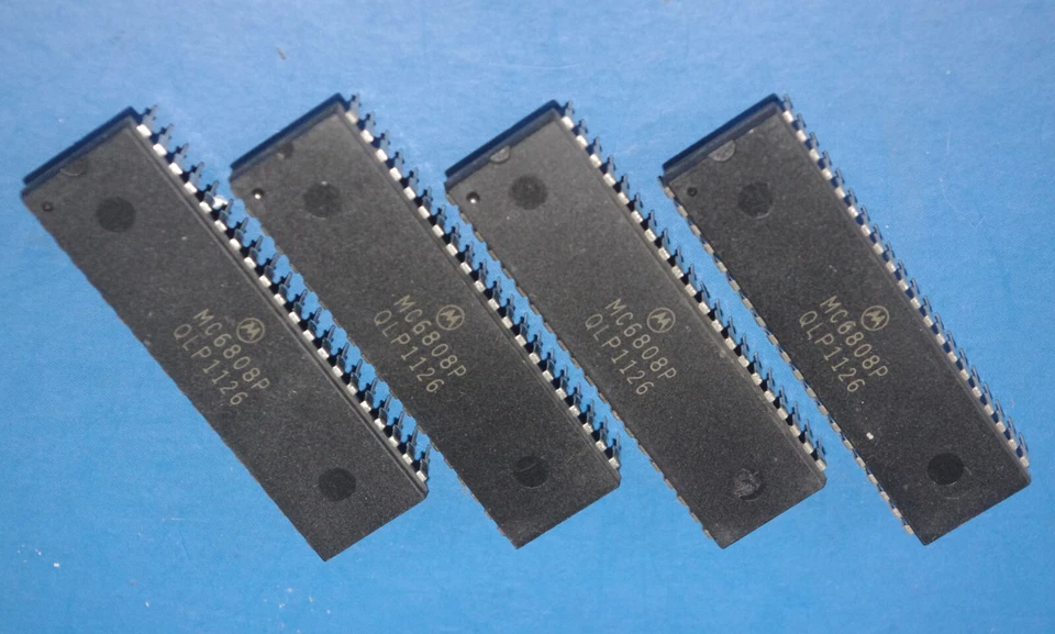 MC6808P   CPU IC   DIP 40 - geprüfte Gebraucht ICs - Bild 1 von 1