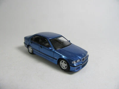 Minichamps 1:87 1994 BMW M3 4 Porte Blu Metallizzato Modello Finitto - Immagine 1 di 4