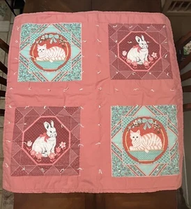 Trapunta coperta fatta a mano bambino bambina 40” x 41” coniglietto coniglietto gattino gatto - Foto 1 di 4
