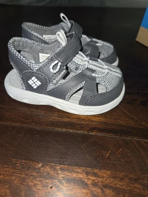 Sandalias Columbia TechSun Wave sin marcas para niños pequeños talla EE. UU. 8 grises Foto 1 de 3