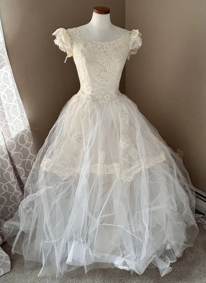 Vestido de novia de encaje marfil de colección rosetas manga corta vestido de novia tul pradera Foto 1 de 4
