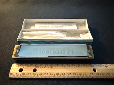 НОВАЯ губная гармоника Mississippi «REGAL» оригинальная коробка 96235 с инструкциями! - Изображение 1 из 4