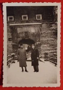 Photo Men On The Snow Palace 1940 - 50 C. ( F 28 ) - Picture 1 of 3