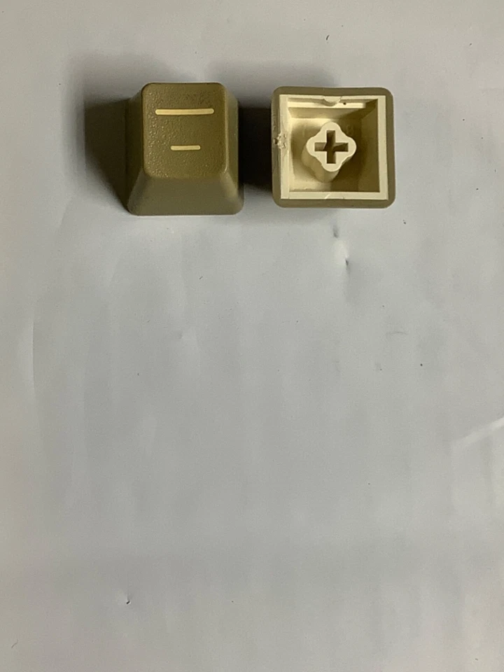 VINT Apple IIe  - _   KEYCAP Olive Green w/White Letters Original Replacement - Image 1 of 1