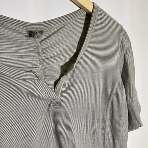 Marmot Women’s Short Sleeve Athletic Tshirt Gray Striped XL Vneck Rouching - Picture 1 of 5