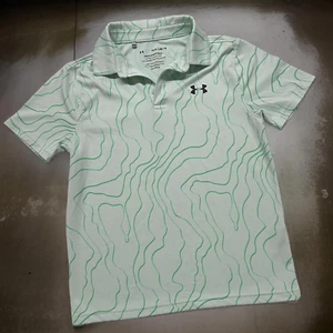 •PRE-LOVED• *UNDER ARMOUR* ~Boys golf collar shirt~ (ACTIVEWEAR) (Youth Large) - Picture 1 of 3