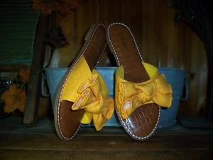 LILIANA WOMENS YELLOW BOW SANDALS SHOES SIZE 9 FLATS CASUAL SUMMER OPEN TOE NEW - Picture 1 of 1