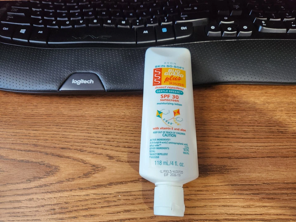 Loción hidratante protector solar Avon Skin So Soft repelente de insectos FPS 30 Foto 1 de 1