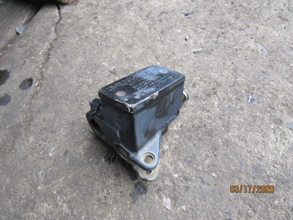 Suzuki GSX600 2002 Katana freno delantero cilindro maestro Foto 1 de 1