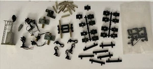 HO Scale Lot Of Repair Parts, Signals, Coolers, Tracks Joiners - Picture 1 of 4