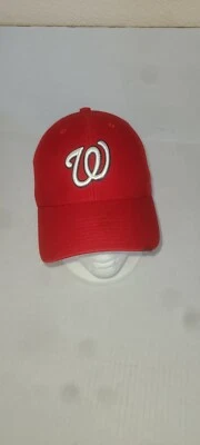 Gorra de los Washington Nationals Ajustable con Correa Trasera Roja Por Twins Enterprises Foto 1 de 4