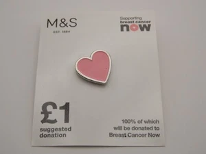 Breast Cancer Now pin badge Pink heart - Picture 1 of 2