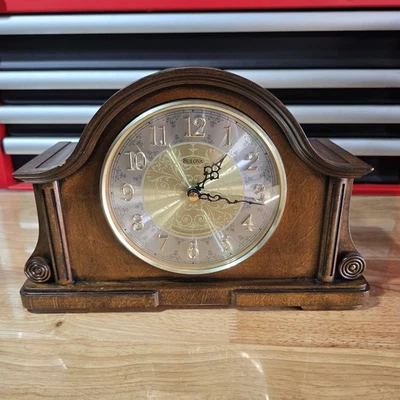 Bulova Strike and Chime Mantle Reloj de Mesa Escritorio - Chadbourne Viejo Mundo Nogal Foto 1 de 4