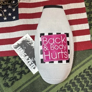 Parche bordado BackN Body Hurts en aislador de botella de cerveza Koozie hecho a pedido - Imagen 1 de 7