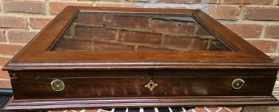 Антикварная винтажная витрина магазина из деревянного стекла с крышкой  - Изображение 1 из 4