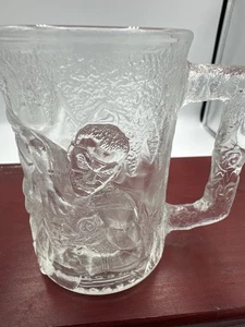 Taza de vidrio McDonald’s Batman Forever Robin 1995 ARC Francia coleccionable en relieve - Imagen 1 de 8