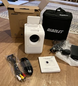 QIAOLET Mini Proiettore Full HD,Proiettore Portatile con 5G WIFI ricambi o riparazione - Foto 1 di 12