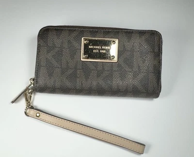 Michael Kors Marrón Firma Estampado Cremallera Billetera Muñequera 7" X 3.5" ¡Excelente! Foto 1 de 4