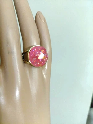 Anillo de ópalo: anillo de ópalo de resina rosa Sherbet 16 mm en banda de acero inoxidable GP de 18 quilates Foto 1 de 4