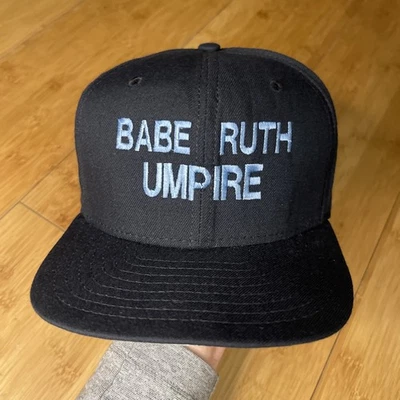 Raro De Colección Años 80 New Era Low Pro BABE RUTH ÁRBITRO Azul Marino Lana Béisbol Snapback Sombrero Foto 1 de 4