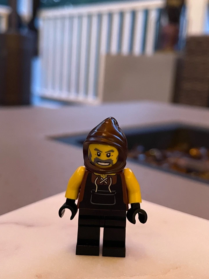 Минифигурка LEGO Fantasy Blacksmith 10193 отличное состояние товара - Изображение 1 из 2