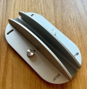 Soporte vertical de escritorio para computadora portátil que ahorra espacio para computadora portátil mate de aleación de aluminio - Imagen 1 de 4