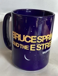 Taza de café azul Bruce Springsteen E Street Band trabajando en una gira de ensueño 1/4 luna - Imagen 1 de 7