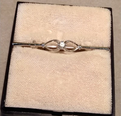 835 Silber Brosche Schalnadel, Spinell weiß gefasst ca 3mm - L4,1cm - Bild 1 von 3