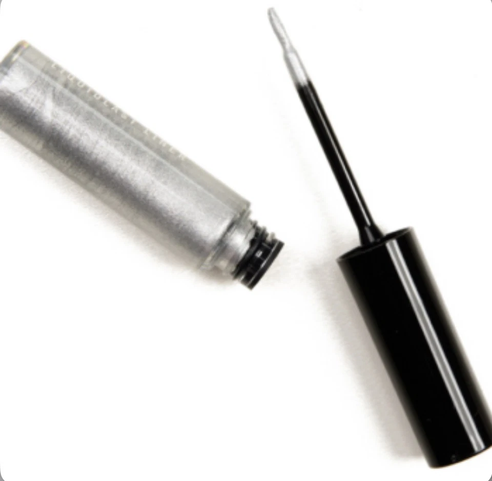 Líquido delineador de ojos MAC Dazzleeliner (tono: escultural) ¡Nuevo en caja!! Foto 1 de 1