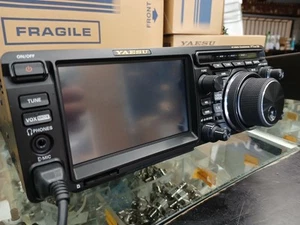 Yaesu FTDX10 ricetrasmettitore SDR HF / 50 / 70Mhz CON ACCORDATORE - Zdjęcie 1 z 5