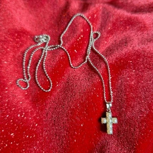Sterling Silver .925 Cross Pendant and Necklace 18" - Picture 1 of 11