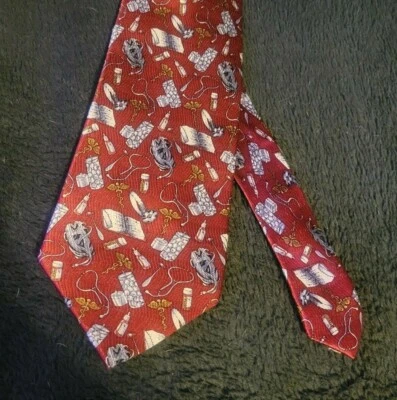 Artefactos de museo para hombres toda seda hecha a mano rojo médico médico temático corbata accesorio Foto 1 de 4