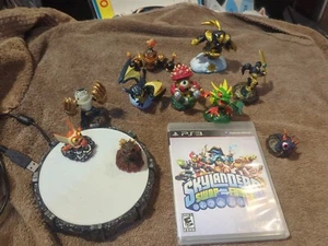 Skylanders PS3 Bundle Game Base With 10 Figures  - Picture 1 of 5
