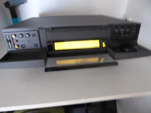 VR948 SVHS Philips Videoreccorder mit Fernbedienung - Bild 1 von 7