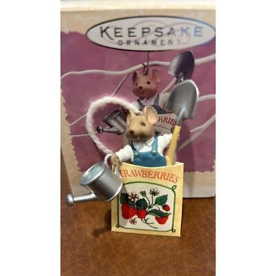 Hallmark Keepsake пасхальное украшение 1996 клубничная нашивка мышь  - Изображение 1 из 4