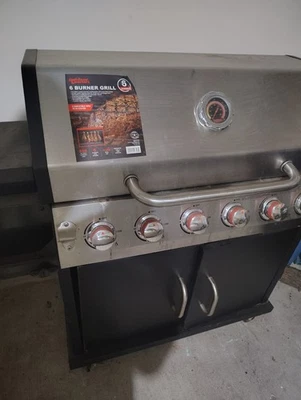 Venta inmobiliaria: parrilla de gas gourmet de 6 quemadores al aire libre Foto 1 de 4