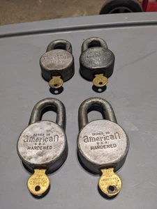 4 American lock Company 10 Series padlocks, with keys, keyed alike. - Picture 1 of 4