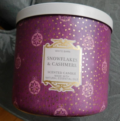 Bath & Body Works/Vela White Barn - Copos de nieve y cachemira - 14,5 oz 3 mechas Foto 1 de 3