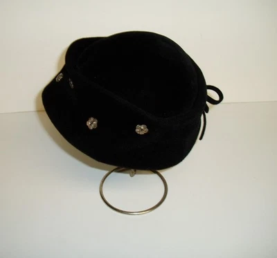 Sombrero Pastillero Vintage Terciopelo Mujer Negro Botones Arco Tonak Checoslovaquia Etiqueta Foto 1 de 4