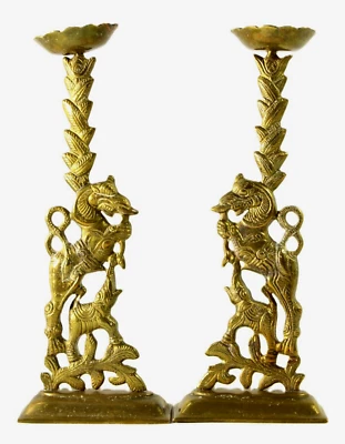 = Par de candelabros del siglo XIX prickets leones elefantes colonial holandesa Indonesia Foto 1 de 4