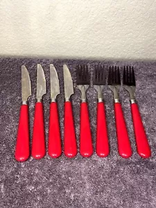 Lotto di 8 forchette e coltelli Deco in acciaio inox con manici in plastica premium rossa - Foto 1 di 12