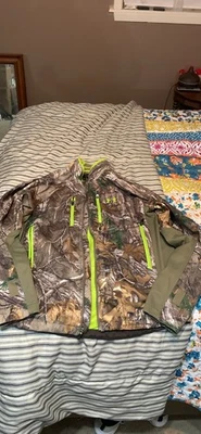 CHAQUETA CAMUFLAJE UNDER ARMOUR STORM 2 CONTROL DE AROMA INFRARROJO PARA HOMBRE PEQUEÑA EXCELENTE Foto 1 de 4