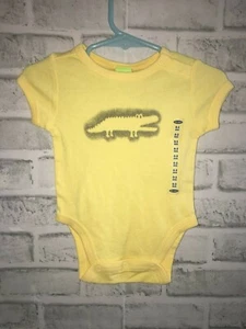 NUEVO CON ETIQUETAS VIEJO AZUL MARINO RECIÉN NACIDO BEBÉ NIÑOS 0-3 MESES COCODRILO AMARILLO UNA PIEZA COCODRILO - Imagen 1 de 2